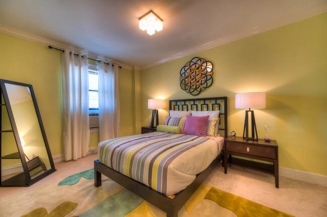 Foto del edificio - 2754 N Pine Grove Ave