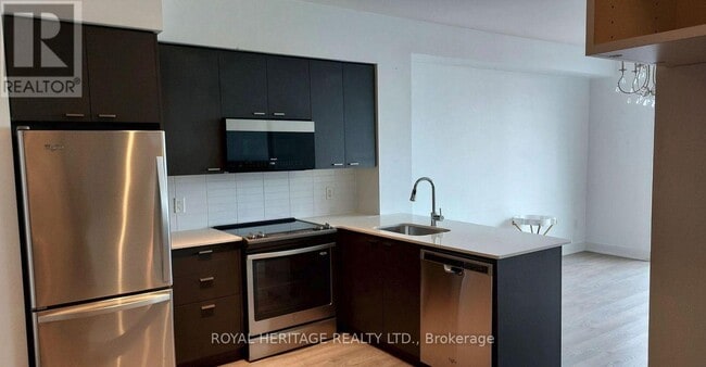 Building Photo - 30 Roehampton Ave