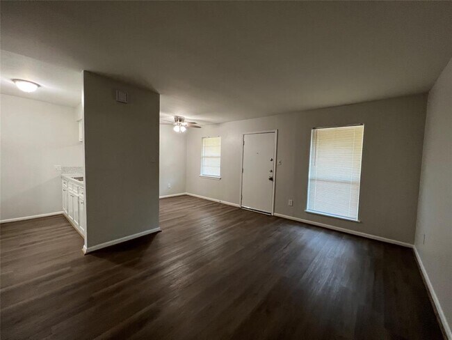 Foto del edificio - 321 E Cedar St