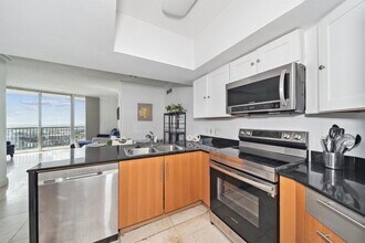 Building Photo - 1750 N Bayshore Dr