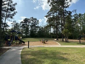 Building Photo - 14131 Lake Lodge Dr