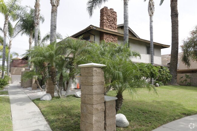 Foto del edificio - 17022-17032 Kenyon Dr