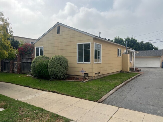 Building Photo - 3841 Westwood Blvd