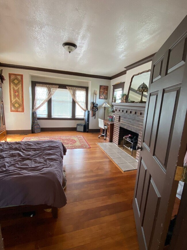 Building Photo - 1304 Ellis St