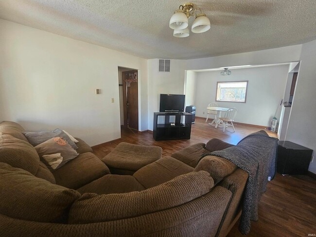 Foto del edificio - 4035 N Hinkle Rd