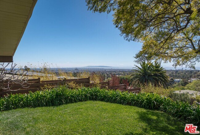 Foto del edificio - 12421 Deerbrook Ln