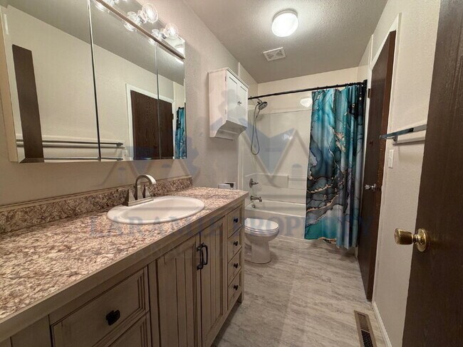 Foto del edificio - 1080 N 18th St