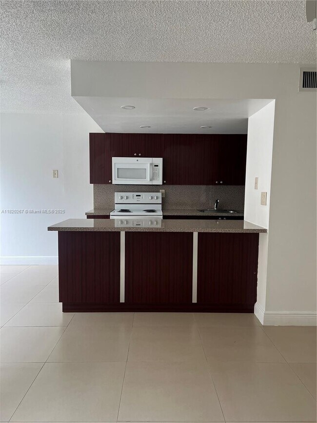 Foto del edificio - 9310 W Flagler St