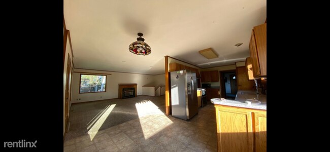 Building Photo - 4 br, 1.5 bath House - 631 Bill St.