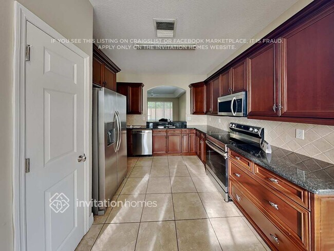 Building Photo - 1612 Wakefield Dr