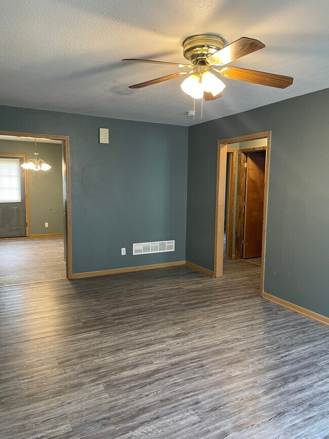 Sala de estar - 113 S Walker St