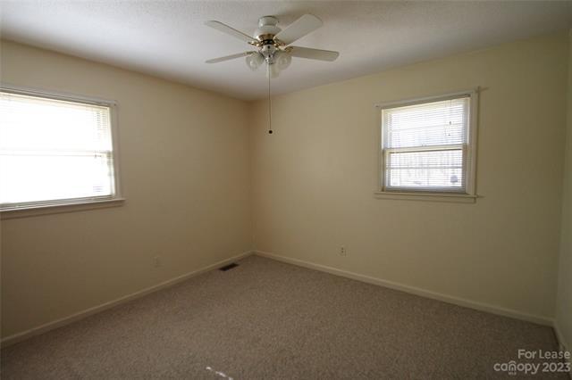 Foto del edificio - 1680 E Lakewood Dr