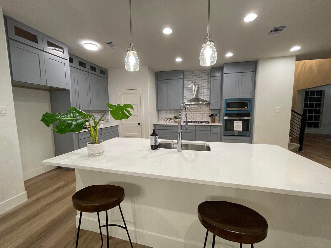 Foto principal - 4029 Canyon Glen Cir