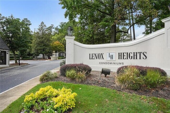 Foto del edificio - 2 bedroom condo in Atlanta in gated community