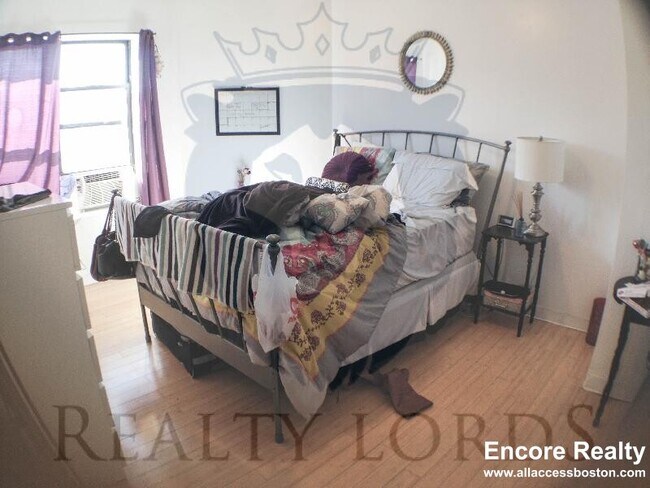 Foto del edificio - 243 Harvard Ave