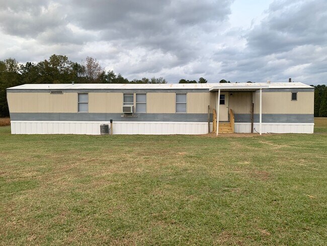 Foto del edificio - 3 BR, 2 BA Single Wide on Private Lot *Pri...