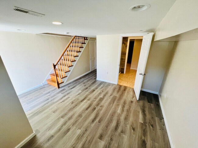 Foto del edificio - 7445 Rhoads St