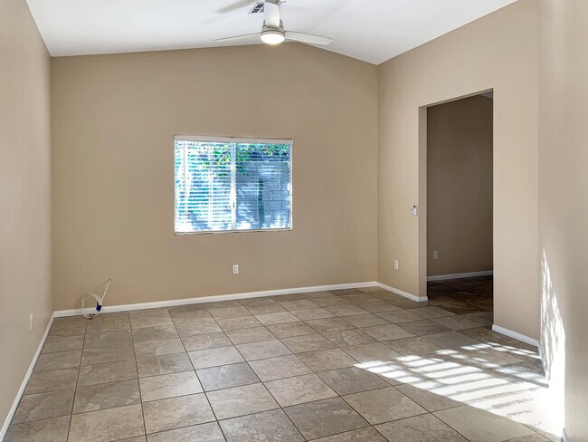Building Photo - 52185 Avenida Vallejo