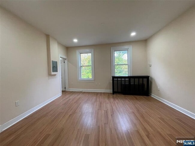 Building Photo - 85 Clifton Ave