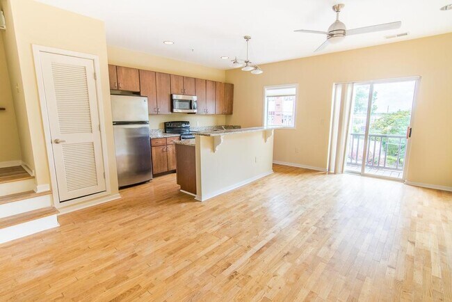 Foto del edificio - 852 E 8th St