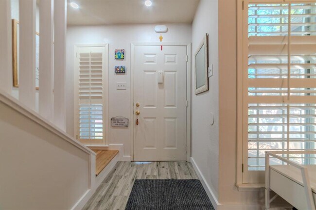 Foto del edificio - 1015 E Yager Ln