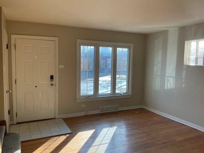 Building Photo - 2255 14th Ave