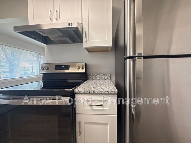 Building Photo - 407 H St