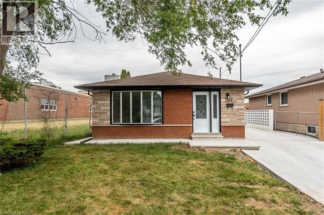 Building Photo - 34 Hollydene Pl