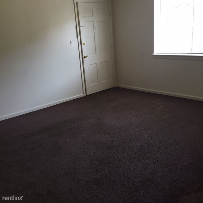 Building Photo - 3336 Pinewood Ave