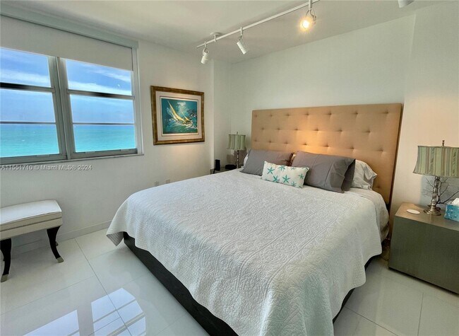 Building Photo - 5701 Collins Ave