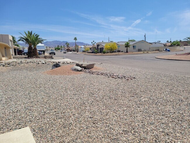 Building Photo - Long Term Pool Home !! READY End August