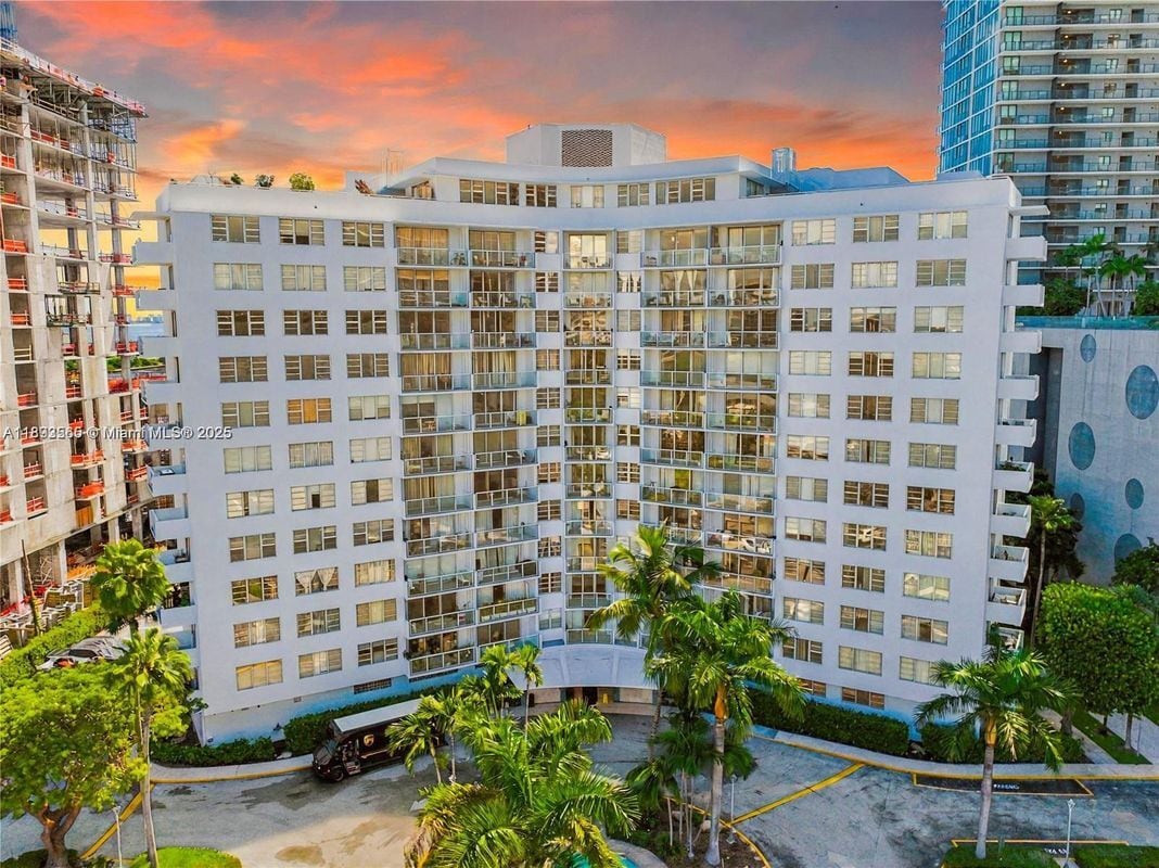 Foto principal - 3301 NE 5th Ave