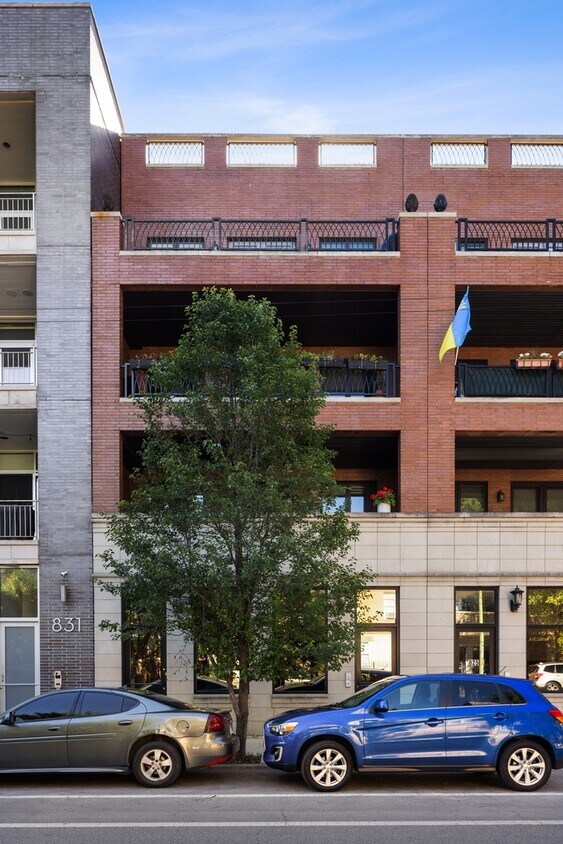 Foto principal - 829 N California Ave