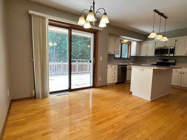 Building Photo - Maple Grove Single Family Home, Office, Fa...
