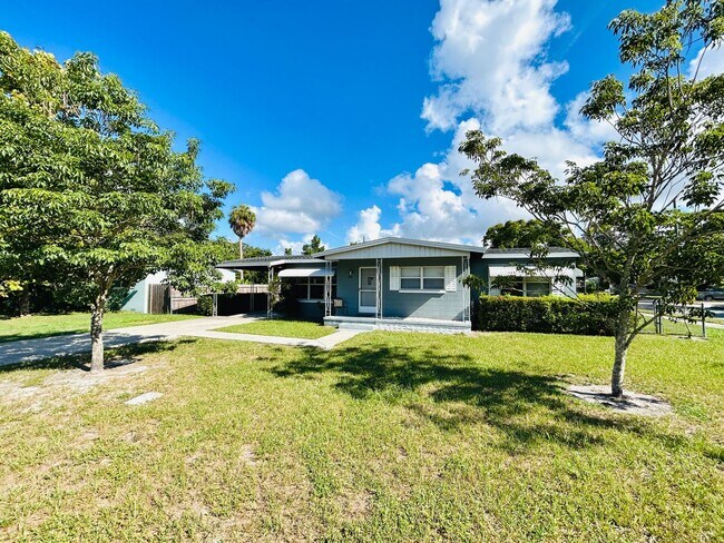 Building Photo - Quaint 3 Bedroom Home in 32812