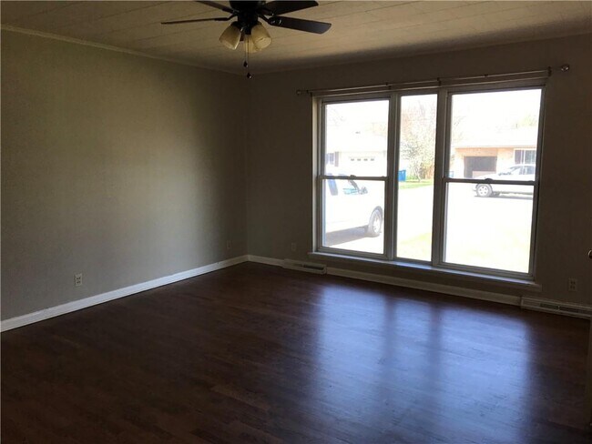 Building Photo - 311 Crestview Dr