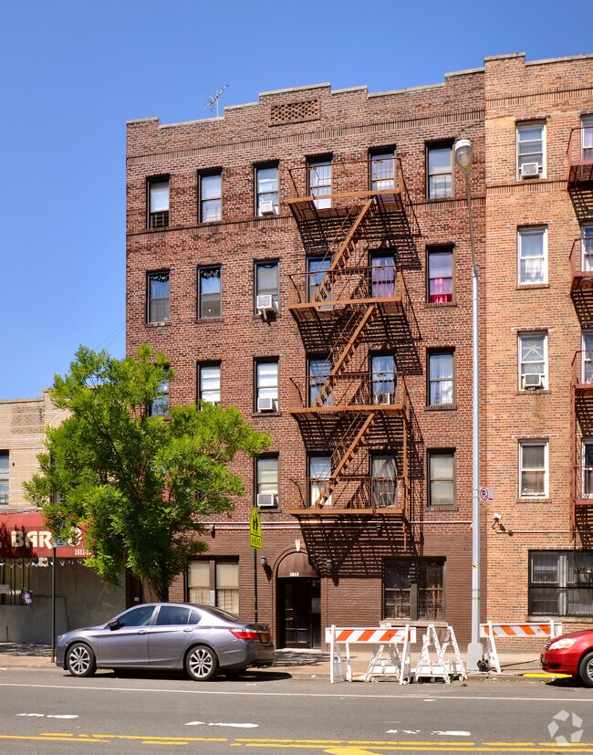 Foto del edificio - 1517 White Plains Rd