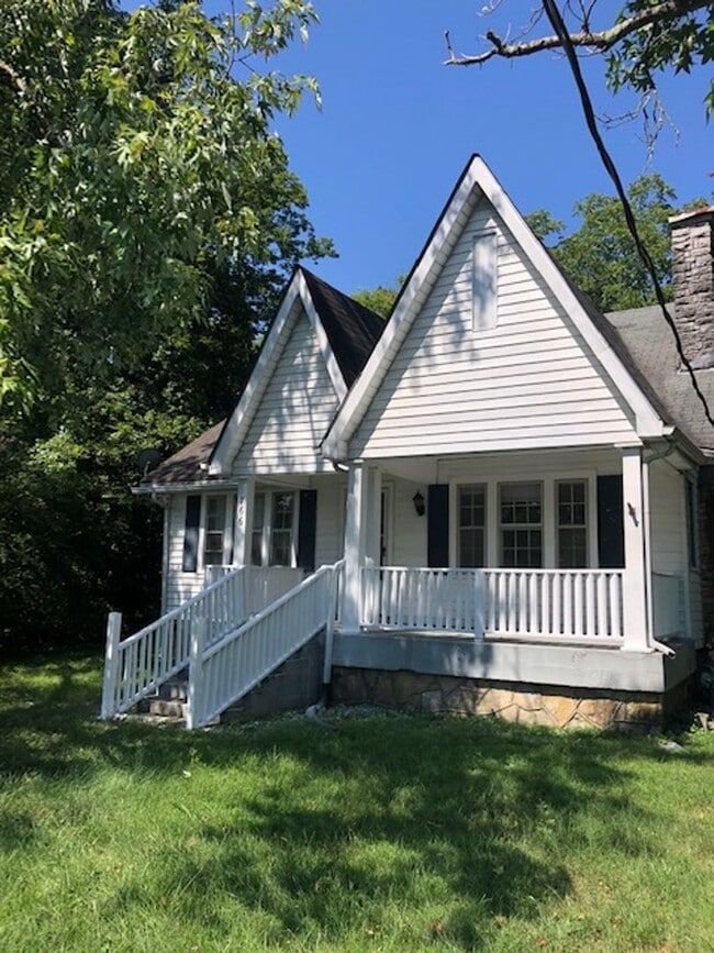 Foto del edificio - Charming 4 Bed/ 2 Bath Home in Madison, Available Now