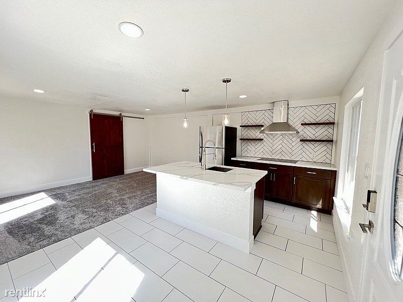Primary Photo - Studio, 1 bath House - 1130 Menlo Oaks Drive