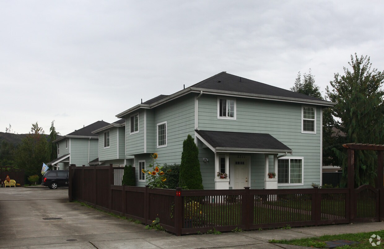 Building Photo - 5705 &-5711 Graham Ave
