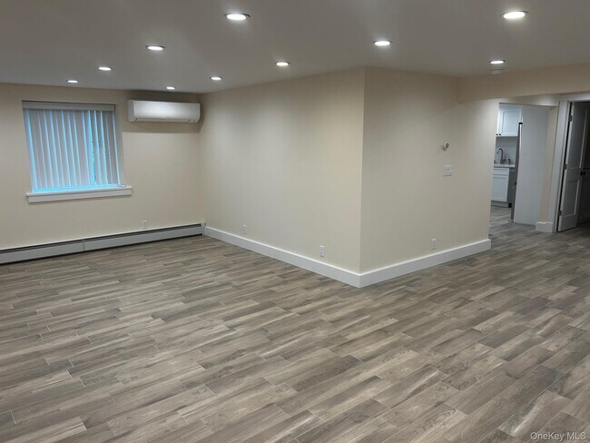 Foto del edificio - 65 Linwood Rd N