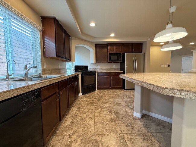 Foto del edificio - Spacious 4-BD 3.5-BA Home with Third Floor...