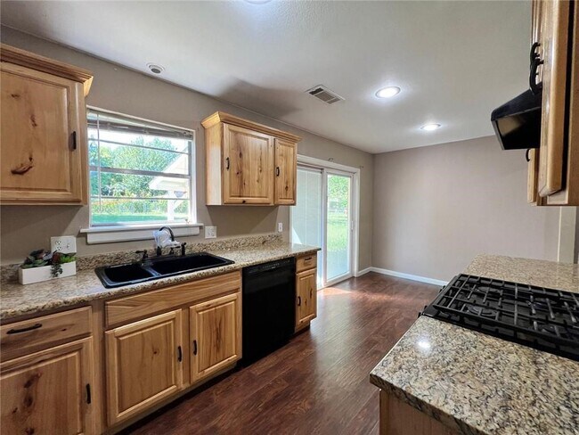 Building Photo - 1502 White Rd