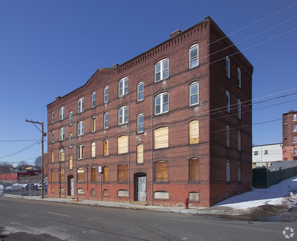 Building Photo - 62-64 Commercial St
