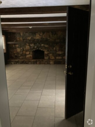 Building Photo - 127 Huff Dr