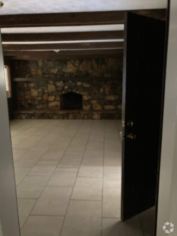 Building Photo - 127 Huff Dr