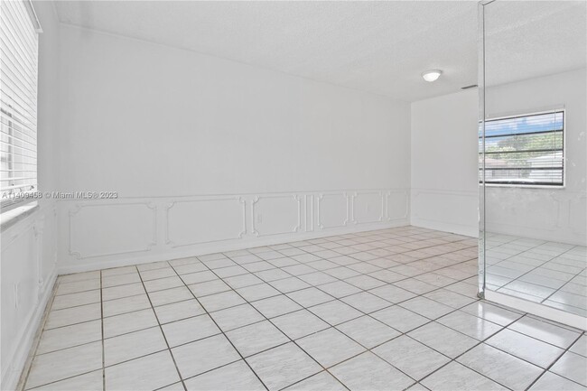Building Photo - 919 NW 23rd Ct