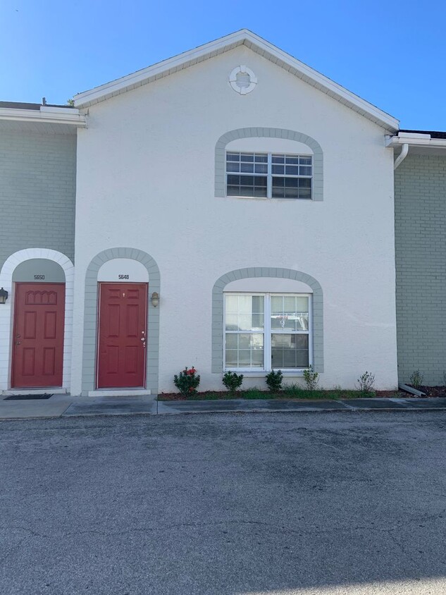 Foto principal - 2/1.5 Townhome in Downtown New Port Richey