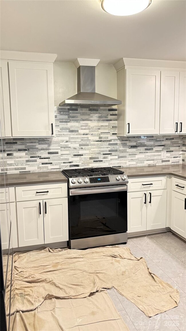 Building Photo - 818 Ferndale Dr