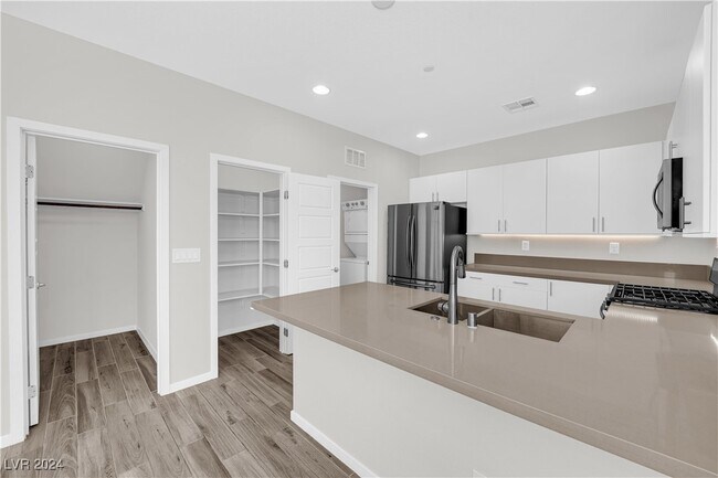 Foto del edificio - 11251 Hidden Peak Ave